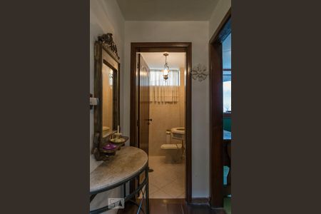 1o. Andar - Lavabo de casa à venda com 3 quartos, 300m² em Vila Mariana, São Paulo