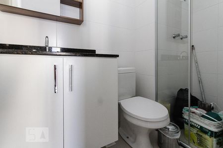 banheiro de kitnet/studio para alugar com 1 quarto, 40m² em Vila Reg. Feijó, São Paulo