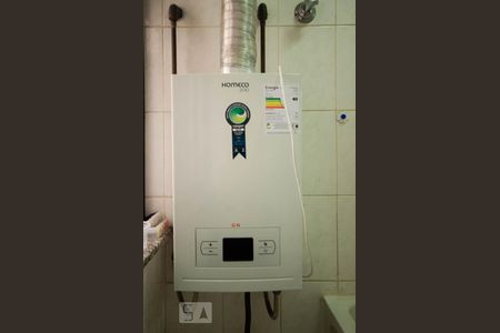 Apartamento à venda com 145m², 3 quartos e 3 vagas Apartamento à venda com 145m², 3 quartos e 3 vagasDetalhe aquecedor a gás na área de serviço