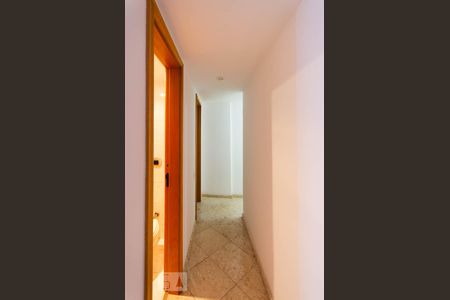 Apartamento à venda com 145m², 3 quartos e 3 vagas Apartamento à venda com 145m², 3 quartos e 3 vagasCorredor de acesso aos dormitórios