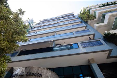 Apartamento à venda com 145m², 3 quartos e 3 vagas Apartamento à venda com 145m², 3 quartos e 3 vagasFachada