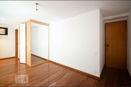 Apartamento à venda com 145m², 3 quartos e 3 vagas Apartamento à venda com 145m², 3 quartos e 3 vagasSuite