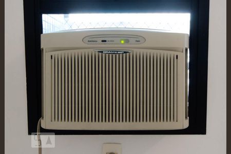 Apartamento à venda com 145m², 3 quartos e 3 vagas Apartamento à venda com 145m², 3 quartos e 3 vagasDetalhe ar condicionado na sala