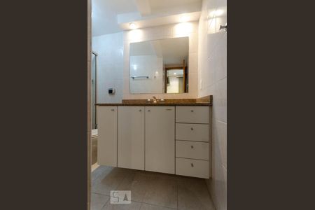 Apartamento à venda com 145m², 3 quartos e 3 vagas Apartamento à venda com 145m², 3 quartos e 3 vagasBanheiro da suite