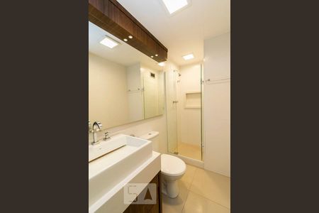 Banheiro Social de apartamento à venda com 2 quartos, 70m² em Engenhoca, Niterói