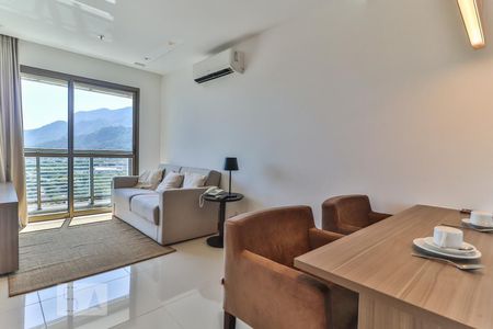 Sala de apartamento para alugar com 1 quarto, 34m² em Jacarepaguá, Rio de Janeiro