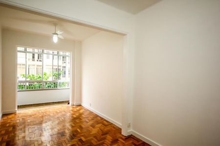 Sala de kitnet/studio para alugar com 1 quarto, 30m² em Copacabana, Rio de Janeiro