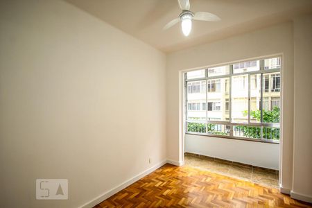 Sala de kitnet/studio para alugar com 1 quarto, 30m² em Copacabana, Rio de Janeiro