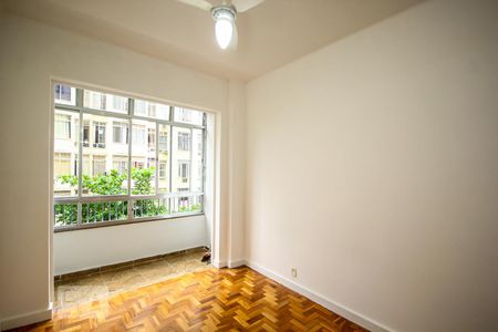 Sala de kitnet/studio para alugar com 1 quarto, 30m² em Copacabana, Rio de Janeiro