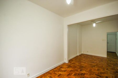 Sala de kitnet/studio para alugar com 1 quarto, 30m² em Copacabana, Rio de Janeiro