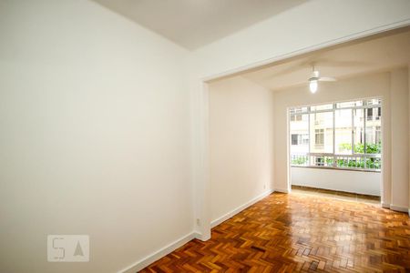 Sala de kitnet/studio para alugar com 1 quarto, 30m² em Copacabana, Rio de Janeiro