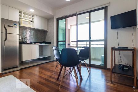 Sala de apartamento para alugar com 1 quarto, 44m² em Cidade Monções, São Paulo