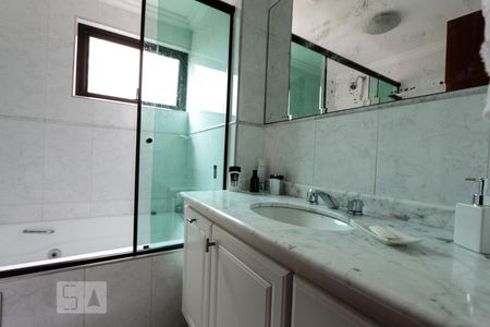 Apartamento à venda com 180m², 4 quartos e 4 vagas Apartamento à venda com 180m², 4 quartos e 4 vagasSuite 2