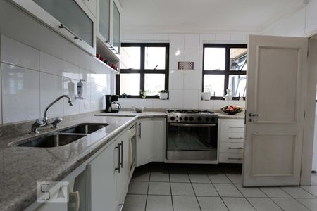 Apartamento à venda com 180m², 4 quartos e 4 vagas Apartamento à venda com 180m², 4 quartos e 4 vagasCozinha