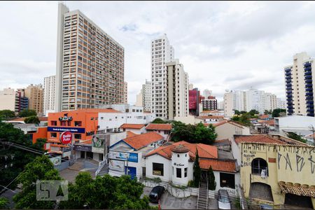 Vista da janela de apartamento à venda com 2 quartos, 81m² em Cambuí, Campinas