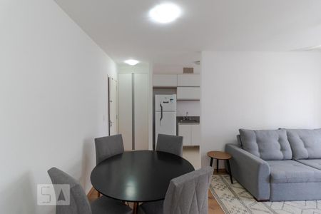 Salas de apartamento para alugar com 1 quarto, 48m² em Cambuí, Campinas