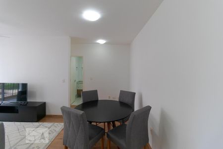 Salas de apartamento para alugar com 1 quarto, 48m² em Cambuí, Campinas