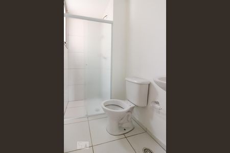 Banheiro de apartamento para alugar com 2 quartos, 55m² em Continental, Osasco