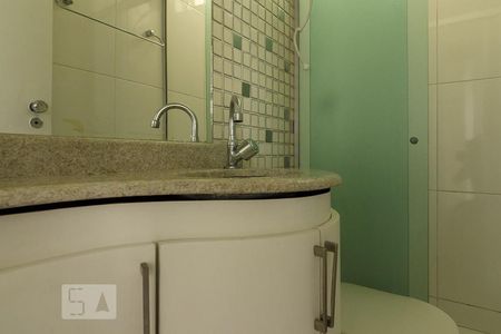 Banheiro de apartamento à venda com 3 quartos, 65m² em Nova Floresta, Belo Horizonte