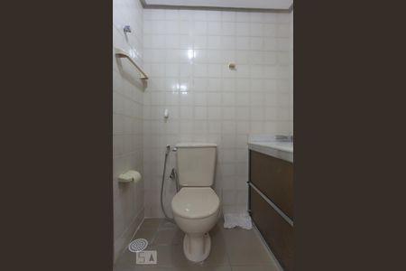 Banheiro de kitnet/studio para alugar com 1 quarto, 40m² em Centro, Campinas