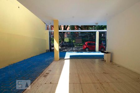 Garagem de casa para alugar com 5 quartos, 300m² em Vila Tramontano, São Paulo