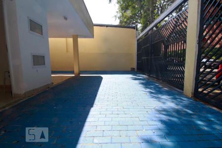 Garagem de casa para alugar com 5 quartos, 300m² em Vila Tramontano, São Paulo