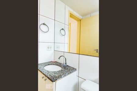 Banheiro de apartamento à venda com 2 quartos, 45m² em Parque Rural Fazenda Santa Cândida, Campinas