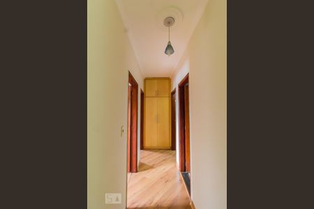 Casa à venda com 115m², 3 quartos e 3 vagas Casa à venda com 115m², 3 quartos e 3 vagasCorredor de acesso aos quartos