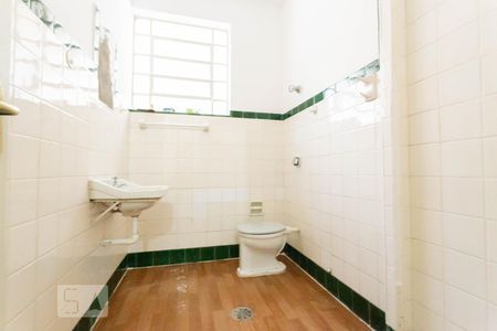 Banheiro de apartamento para alugar com 2 quartos, 90m² em Petrópolis, Porto Alegre