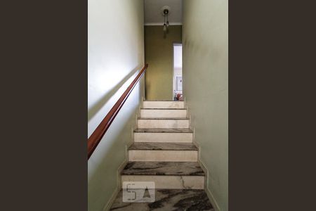 escada de acesso privativos de casa à venda com 4 quartos, 240m² em Vila Invernada, São Paulo