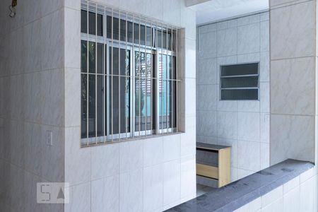 Entrada para os cômodos de apartamento para alugar com 1 quarto, 36m² em Vila Constança, São Paulo