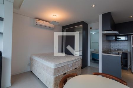 Sala / Quarto / Cozinha de kitnet/studio para alugar com 1 quarto, 40m² em Real Parque, São Paulo