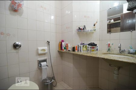 Banheiro social de apartamento à venda com 4 quartos, 110m² em Salgado Filho, Belo Horizonte