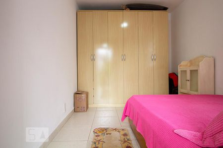 Casa à venda com 204m², 4 quartos e 2 vagas Casa à venda com 204m², 4 quartos e 2 vagasQuarto