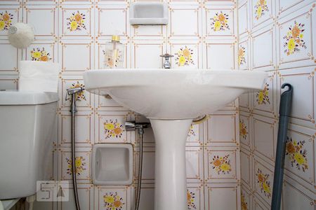 Casa à venda com 204m², 4 quartos e 2 vagas Casa à venda com 204m², 4 quartos e 2 vagasBanheiro