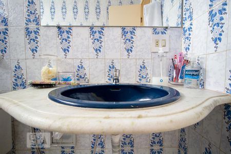 Casa à venda com 204m², 4 quartos e 2 vagas Casa à venda com 204m², 4 quartos e 2 vagasBanheiro