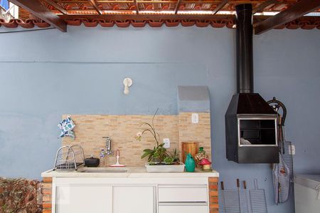 Casa à venda com 204m², 4 quartos e 2 vagas Casa à venda com 204m², 4 quartos e 2 vagasChurrasqueira