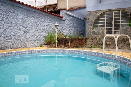 Casa à venda com 204m², 4 quartos e 2 vagas Casa à venda com 204m², 4 quartos e 2 vagasPiscina