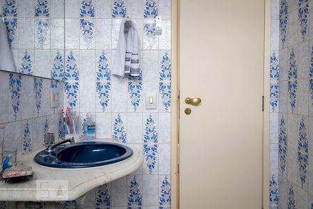 Casa à venda com 204m², 4 quartos e 2 vagas Casa à venda com 204m², 4 quartos e 2 vagasBanheiro