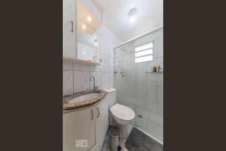Banheiro de apartamento à venda com 3 quartos, 60m² em Vila Industrial, Campinas