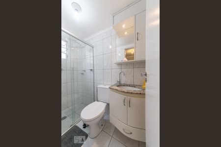 Banheiro de apartamento à venda com 3 quartos, 60m² em Vila Industrial, Campinas