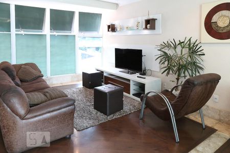 Sala de casa para alugar com 4 quartos, 230m² em Vila Ester (zona Norte), São Paulo