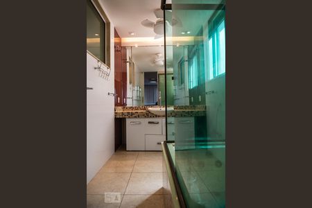 Banheiro da Suíte de apartamento à venda com 3 quartos, 160m² em Leme, Rio de Janeiro