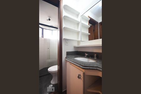 Banheiro de apartamento para alugar com 1 quarto, 30m² em Vila Suzana, São Paulo