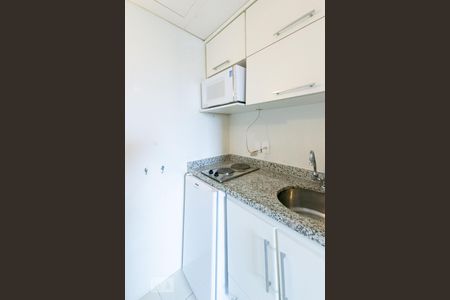 Cozinha de apartamento para alugar com 1 quarto, 33m² em Itaim Bibi, São Paulo