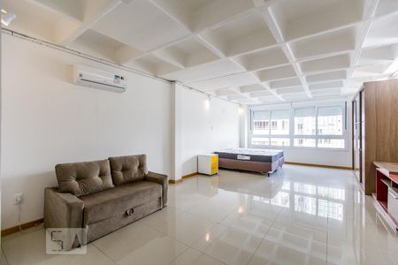 Living de kitnet/studio para alugar com 1 quarto, 42m² em Menino Deus, Porto Alegre