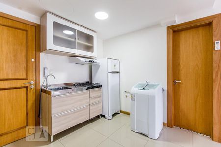 Cozinha de kitnet/studio para alugar com 1 quarto, 42m² em Menino Deus, Porto Alegre