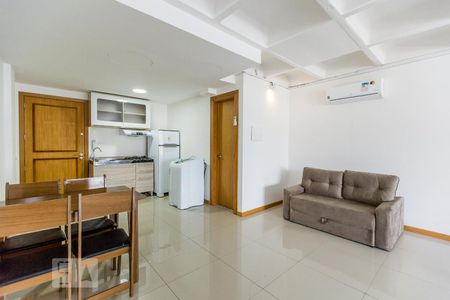 Living de kitnet/studio para alugar com 1 quarto, 42m² em Menino Deus, Porto Alegre