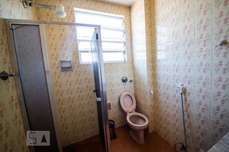 Banheiro social de apartamento à venda com 1 quarto, 42m² em Pe Pequeno, Niterói