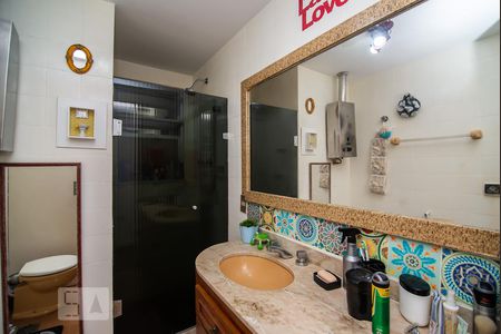 Banheiro de apartamento para alugar com 2 quartos, 105m² em Grajaú, Rio de Janeiro